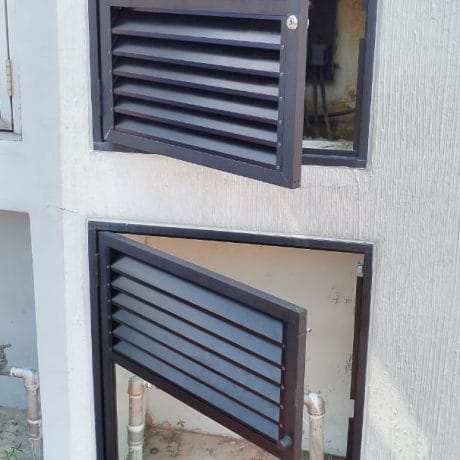 aluminium-hollow-louvers-cabinet-door