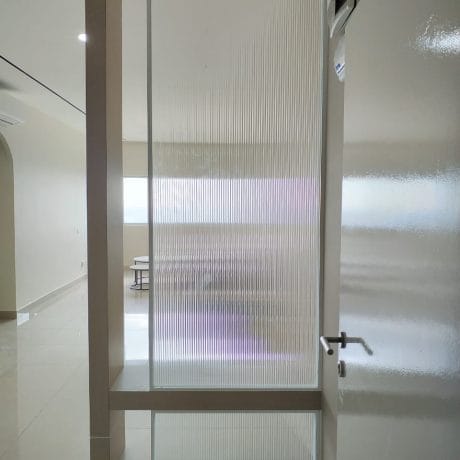 modern-shower-divider-glass